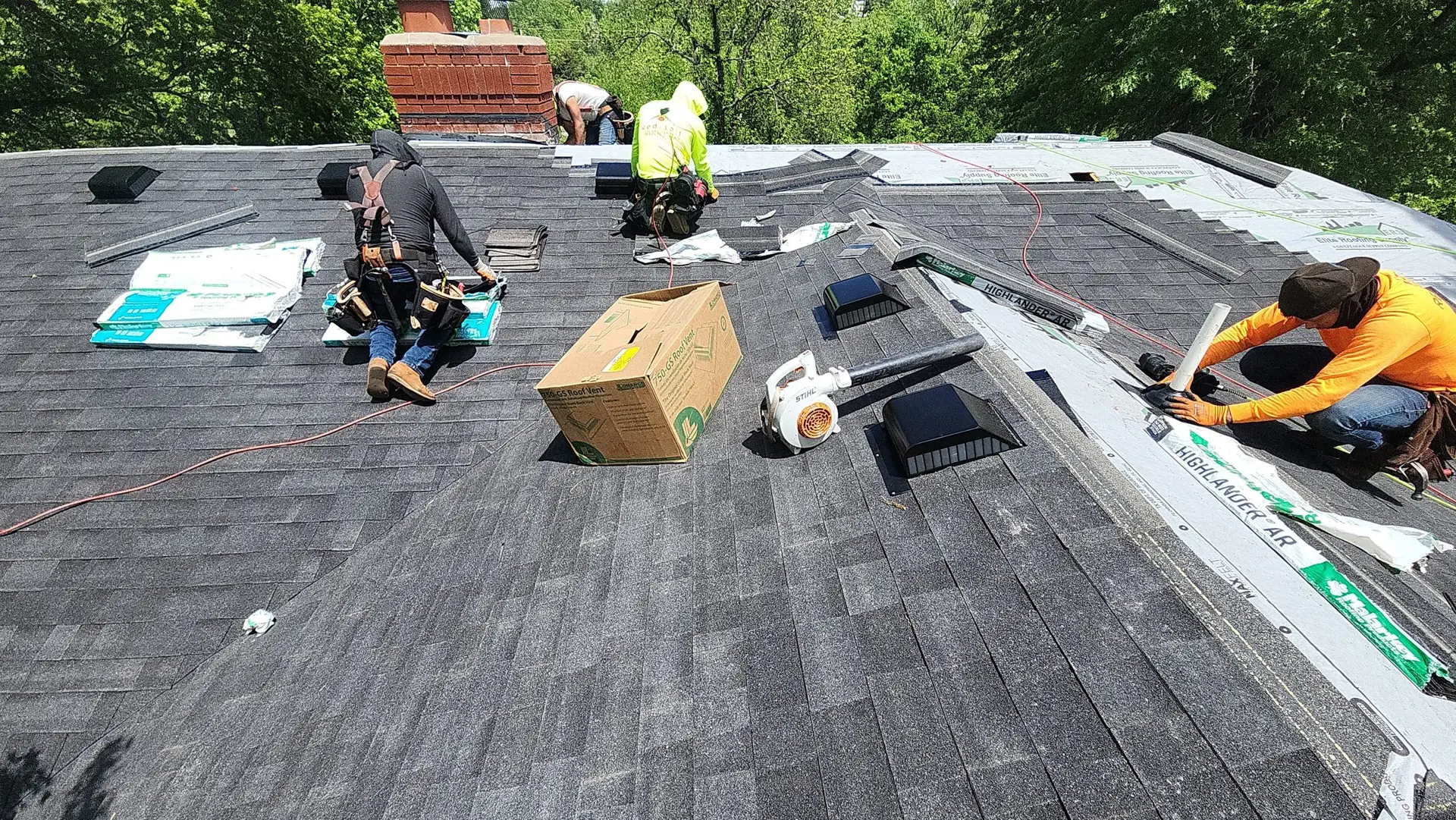 A Homeowner’s Guide to Choosing a Trusted Roofing Contractor