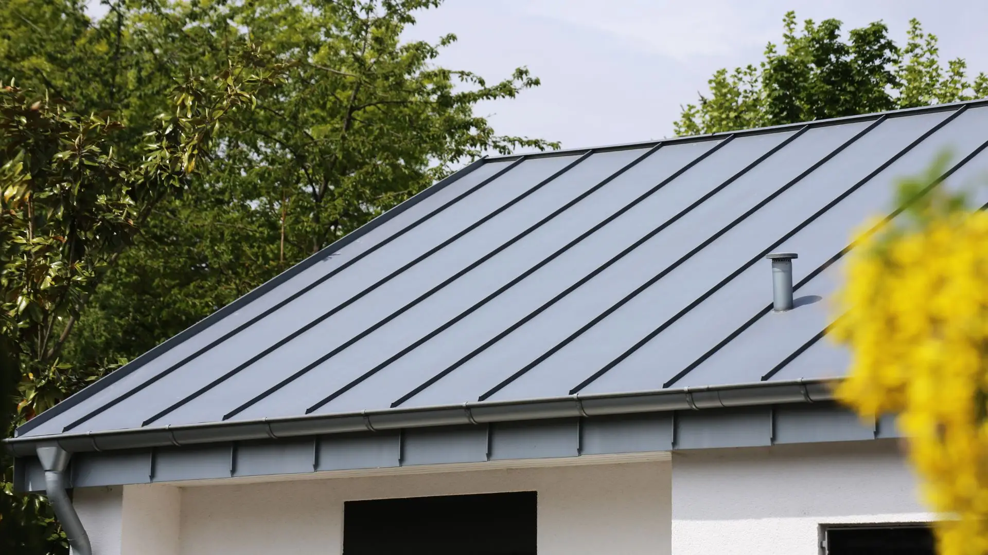 Metal Roof vs. Shingles: A Few Things Worth Understanding Before You Choose